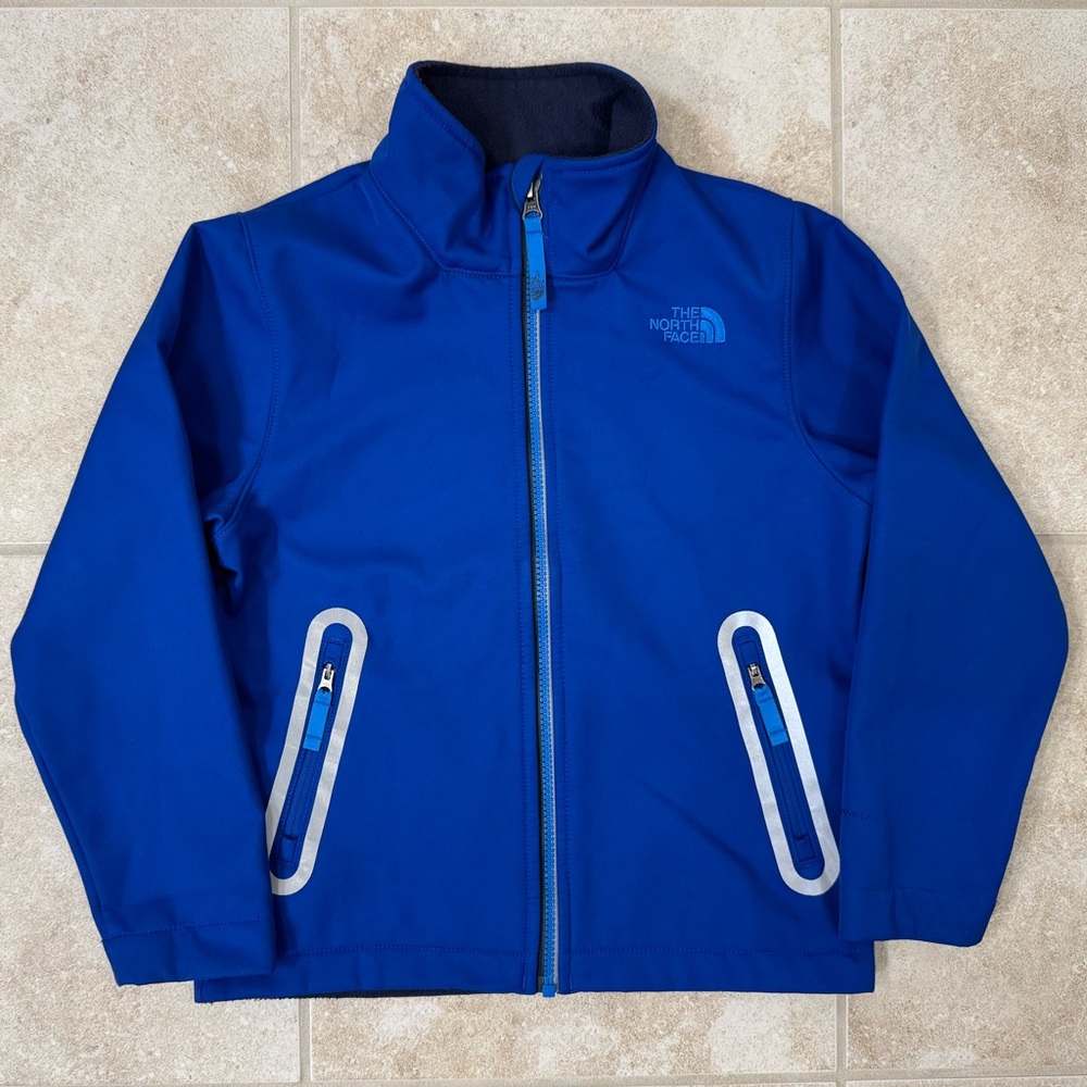 The North Face Boy's Apex Bionic Softshell
Size: Small (7/8)
Color: Blue